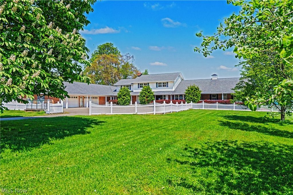 Photo of 1300 Lake Road, Conneaut, OH 44030 (MLS # 5210073)