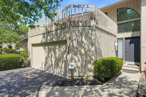 Condo For Sale - 5755 Som Center Road #8<br/> Solon, OH 44139