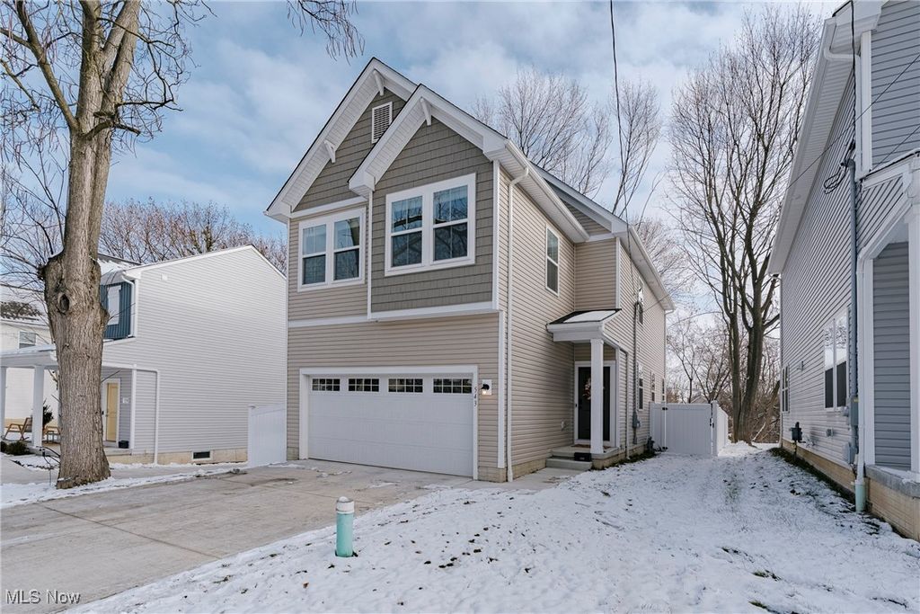 Photo of 543 Rhodes Avenue, Akron, OH 44307 (MLS # 5175666)