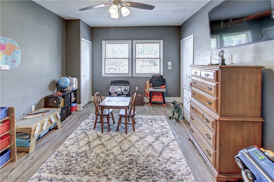 Kew Gardens 03 - Residential