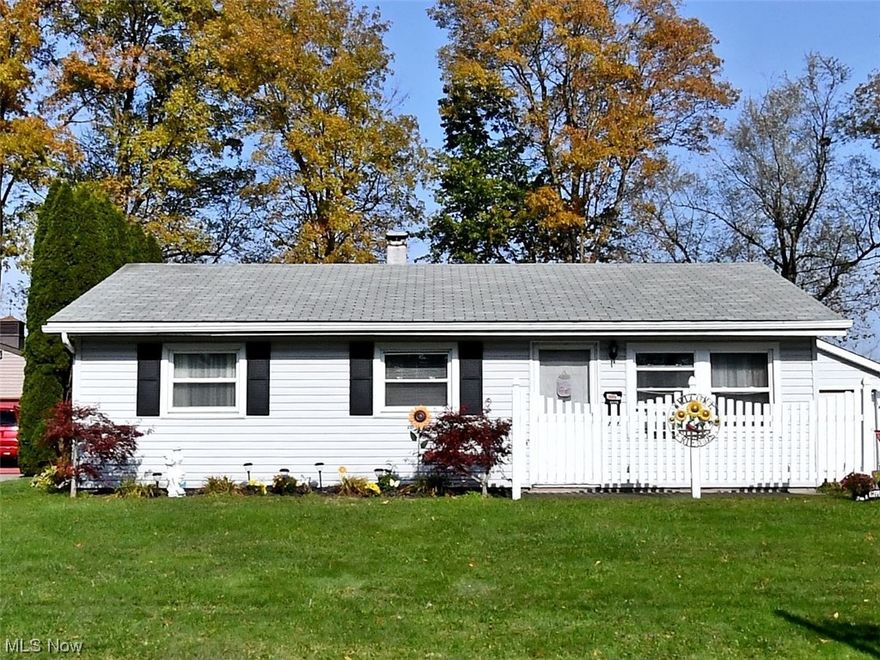 3 Bed 1 Bath. Updated Kitchen w/island & vinyl flooring. Custom tile shower. 2.5 car garage. Big back yard. Riverfront property & patio. Freshly painted interior.