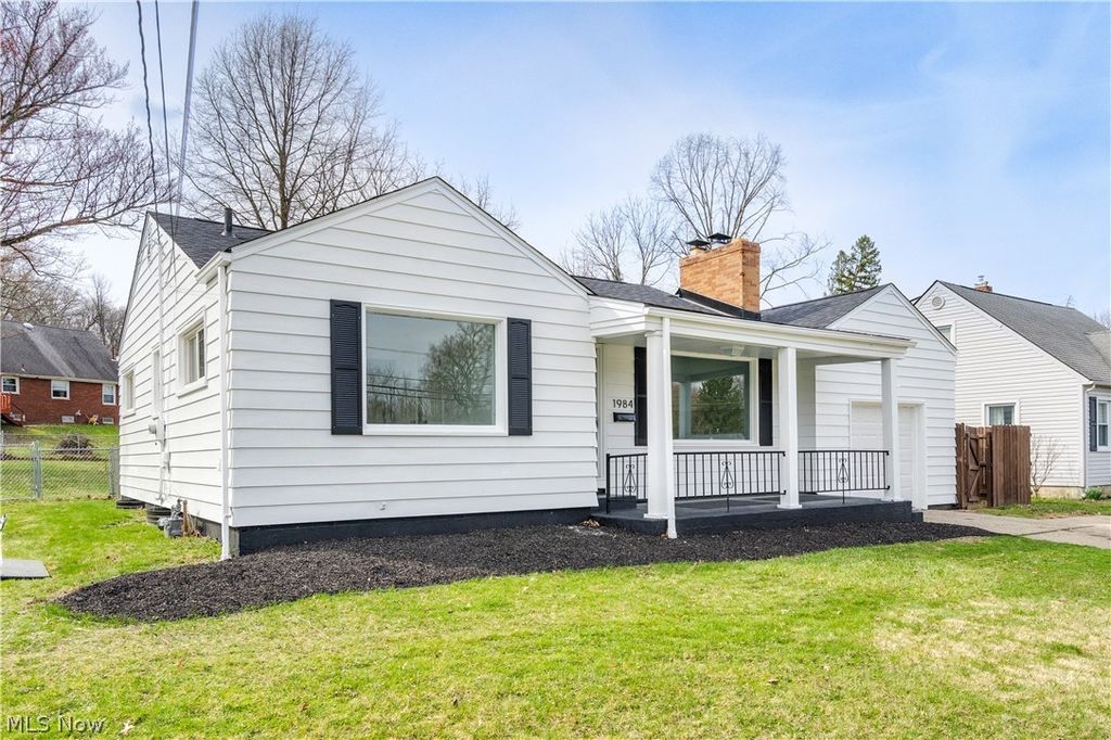 Photo of 1984 S Schenley Avenue, Youngstown, OH 44511 (MLS # 5190935)