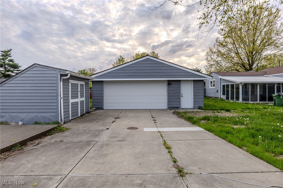 34690 Beach Park Avenue, Eastlake, Ohio image 32