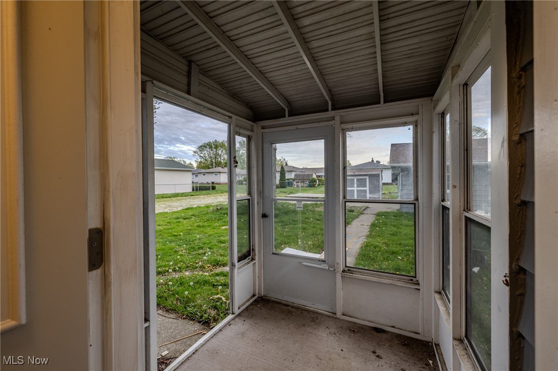 34690 Beach Park Avenue, Eastlake, Ohio image 30