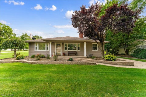 Photo of 82 Ward Avenue, New Middletown, OH 44442 (MLS # 5239769)