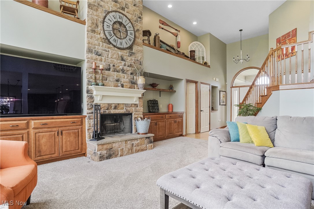 2051 E Swan Lake Circle, Kent, Ohio image 19