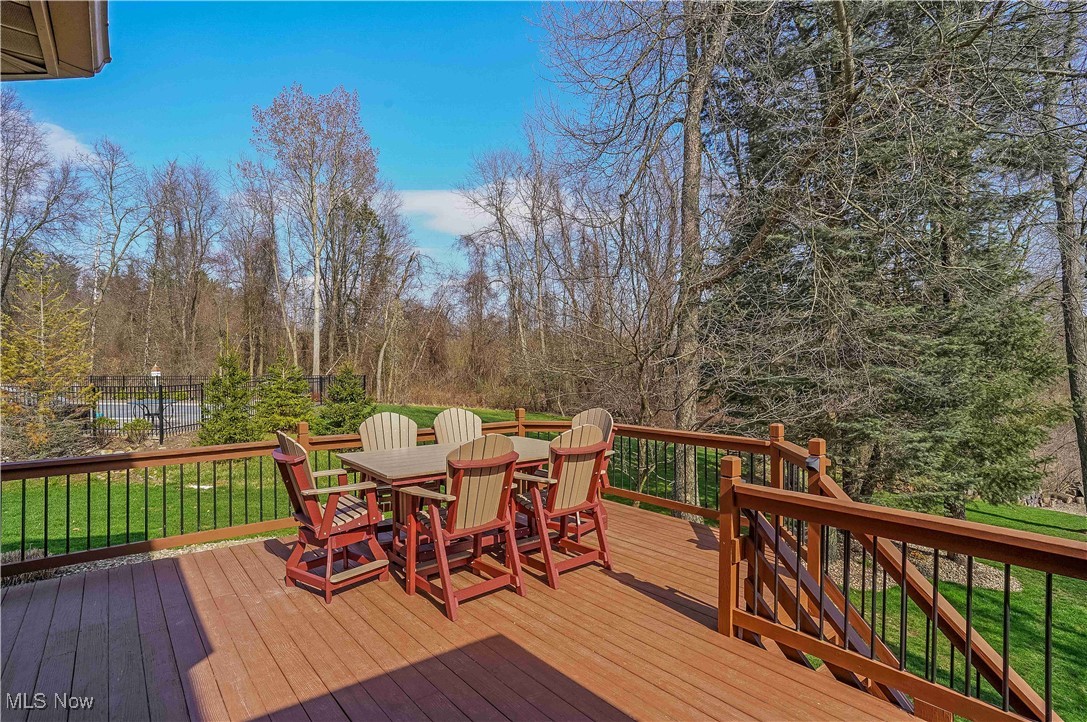 2051 E Swan Lake Circle, Kent, Ohio image 6