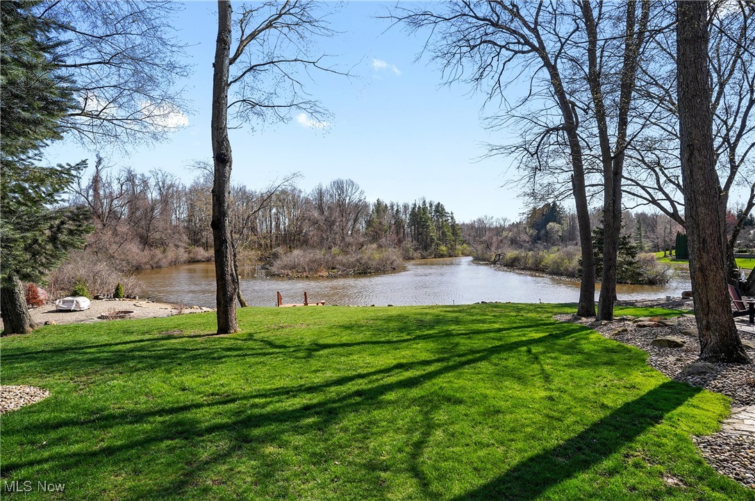 2051 E Swan Lake Circle, Kent, Ohio image 13