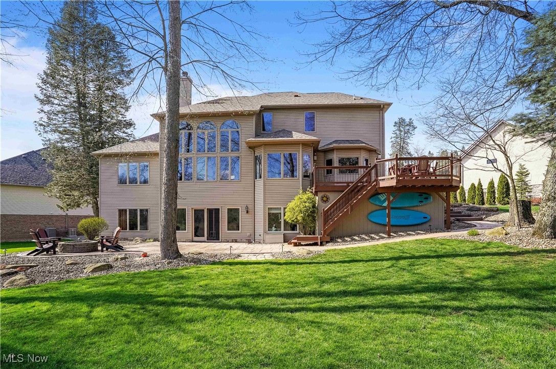 2051 E Swan Lake Circle, Kent, Ohio image 2