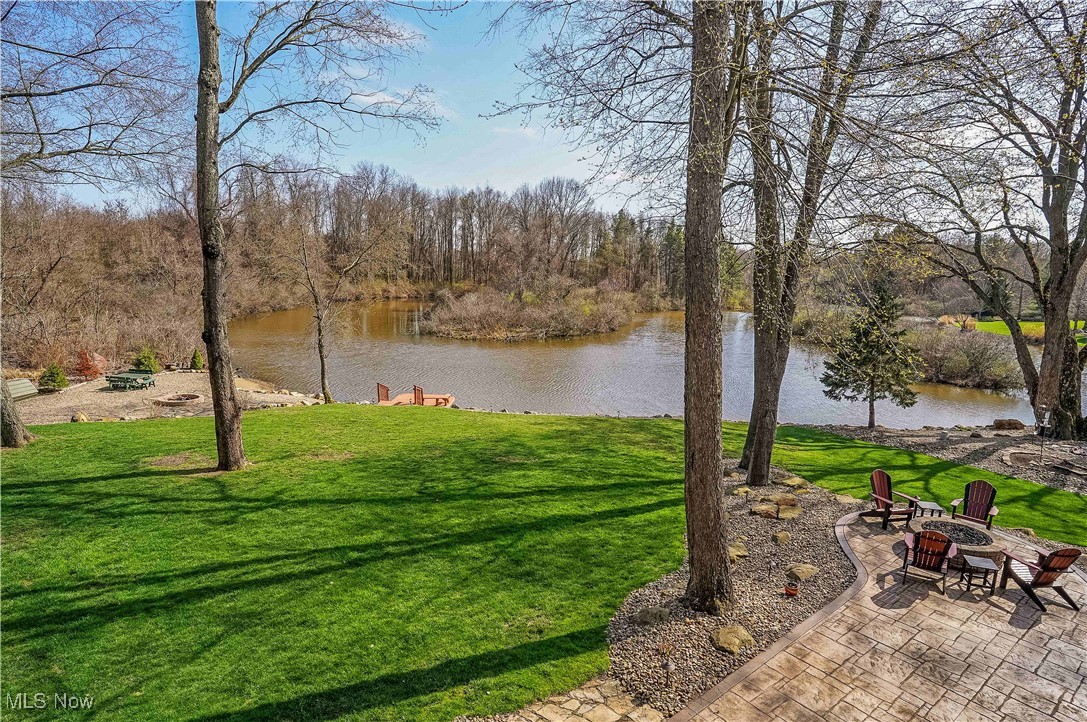 2051 E Swan Lake Circle, Kent, Ohio image 8