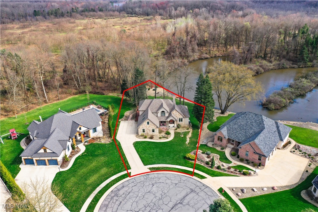 2051 E Swan Lake Circle, Kent, Ohio image 10