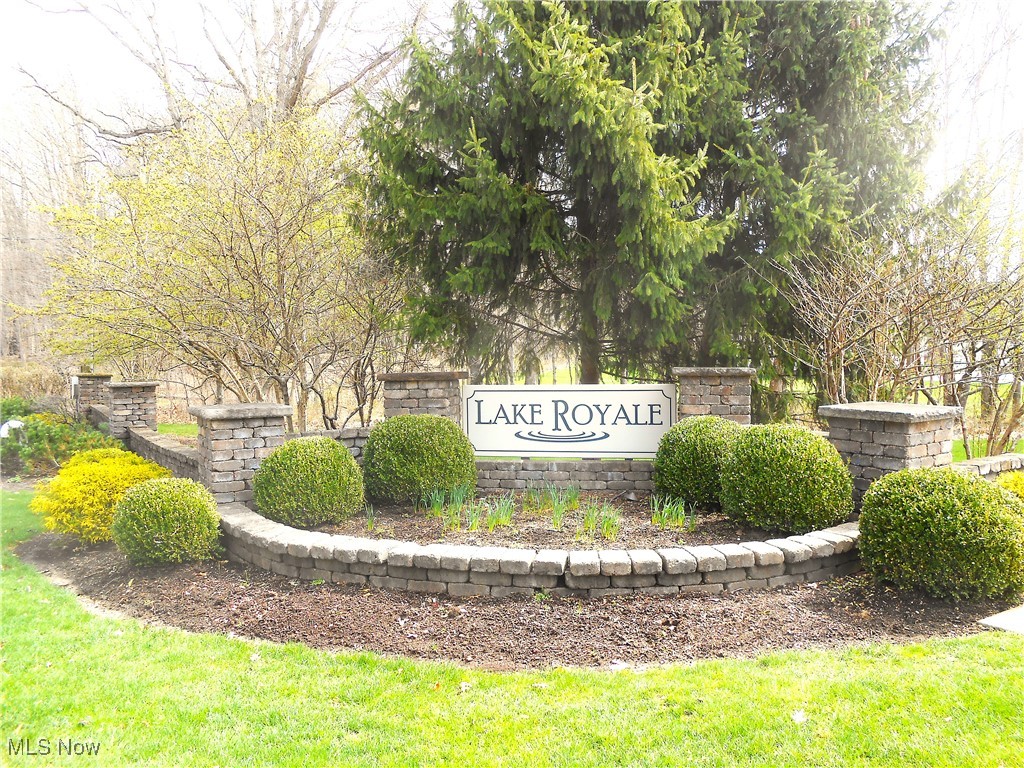 2051 E Swan Lake Circle, Kent, Ohio image 47