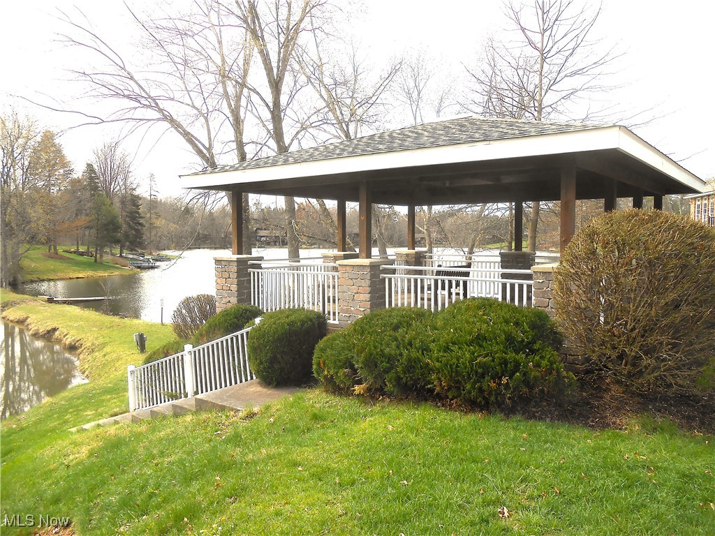 2051 E Swan Lake Circle, Kent, Ohio image 50
