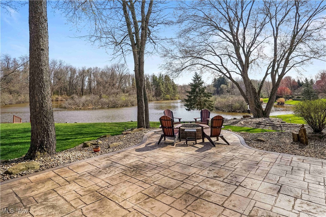 2051 E Swan Lake Circle, Kent, Ohio image 5