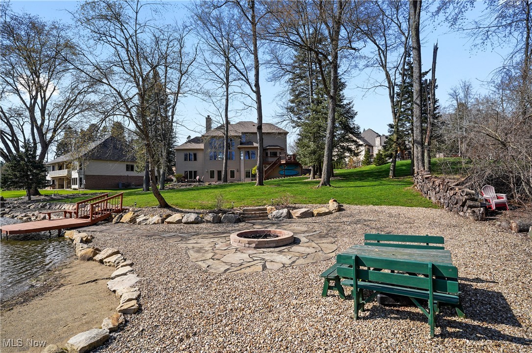 2051 E Swan Lake Circle, Kent, Ohio image 7