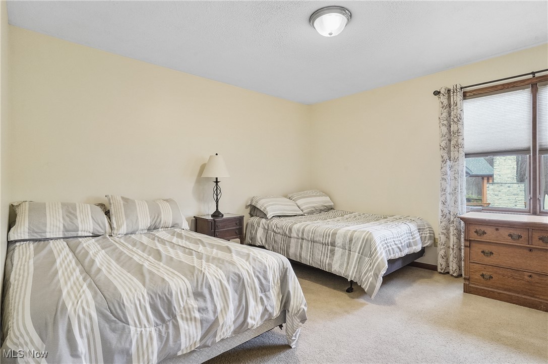 2051 E Swan Lake Circle, Kent, Ohio image 38