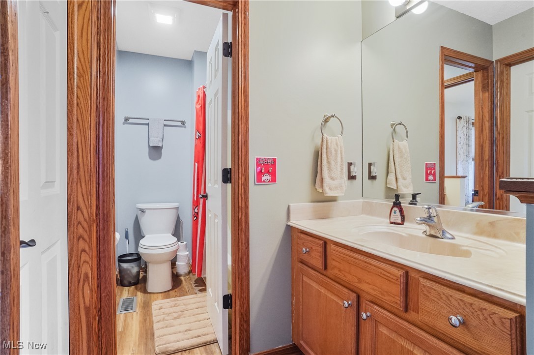 2051 E Swan Lake Circle, Kent, Ohio image 36