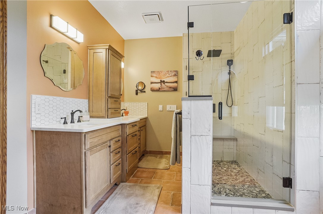 2051 E Swan Lake Circle, Kent, Ohio image 31