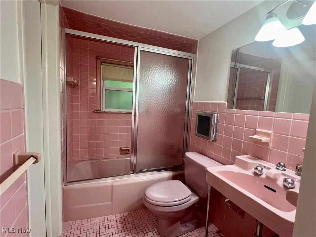 University Pkwy Resub 01 - Residential Lease