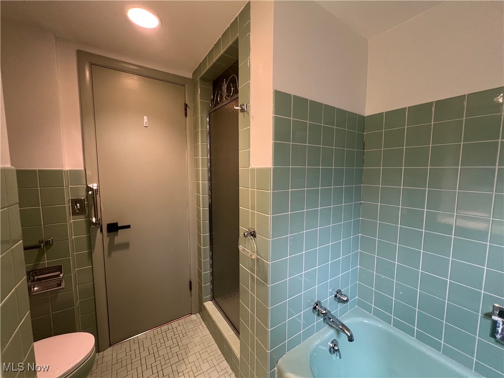 University Pkwy Resub 01 - Residential Lease