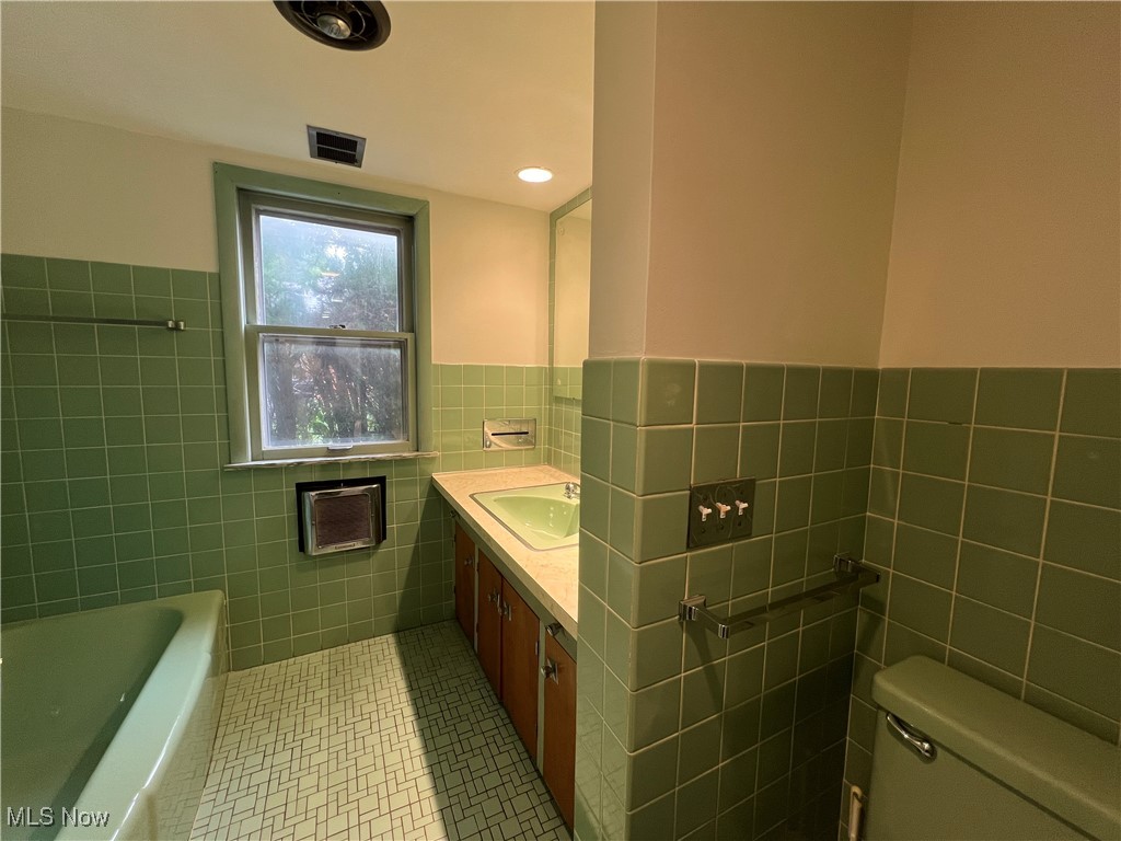 University Pkwy Resub 01 - Residential Lease