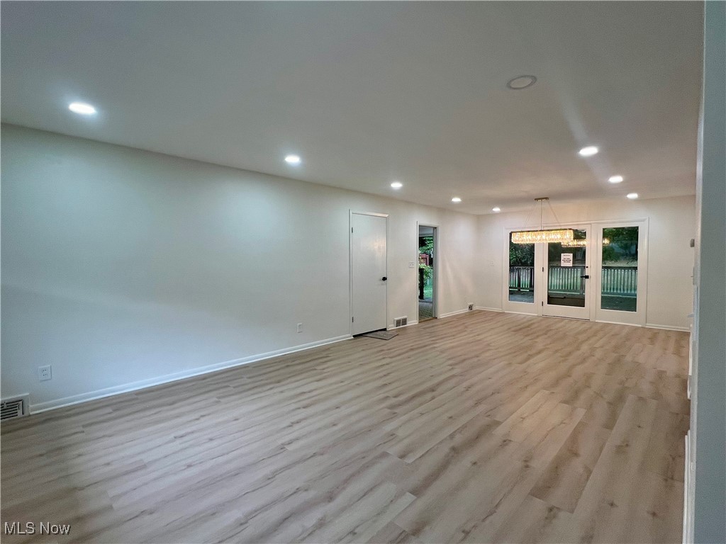 University Pkwy Resub 01 - Residential Lease