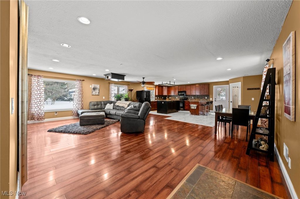 Photo of 10121 Crows Nest Cove, Aurora, OH 44202 (MLS # 5177609)