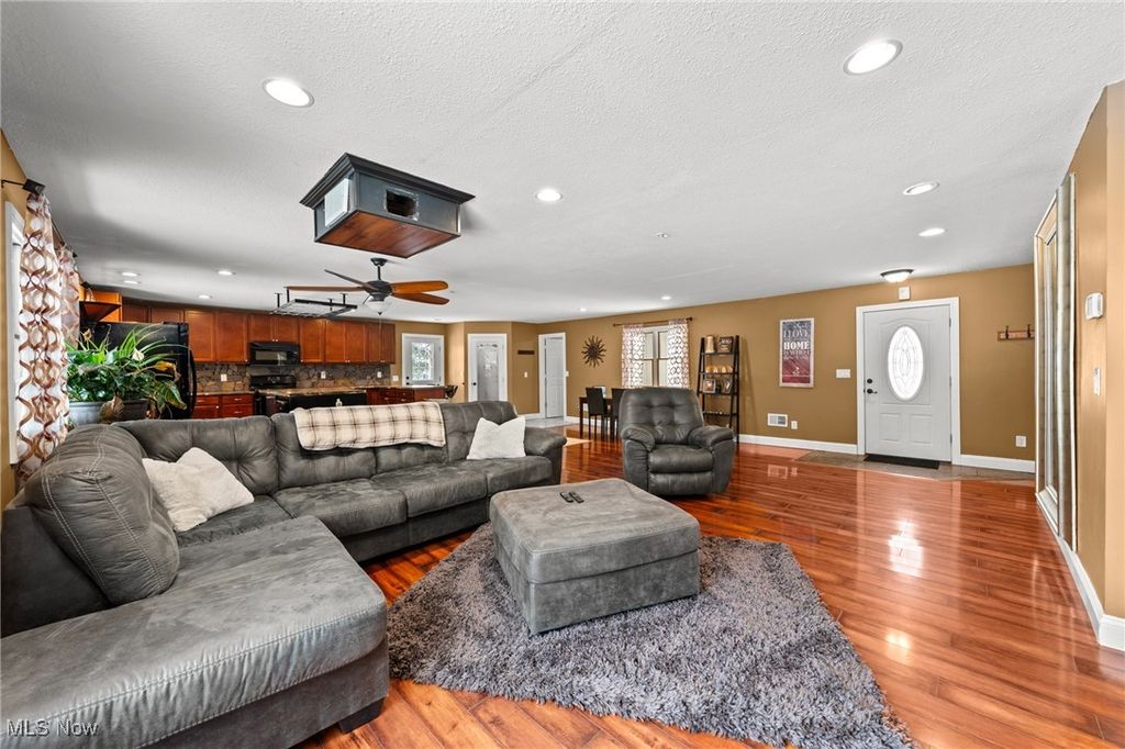 Photo of 10121 Crows Nest Cove, Aurora, OH 44202 (MLS # 5177609)