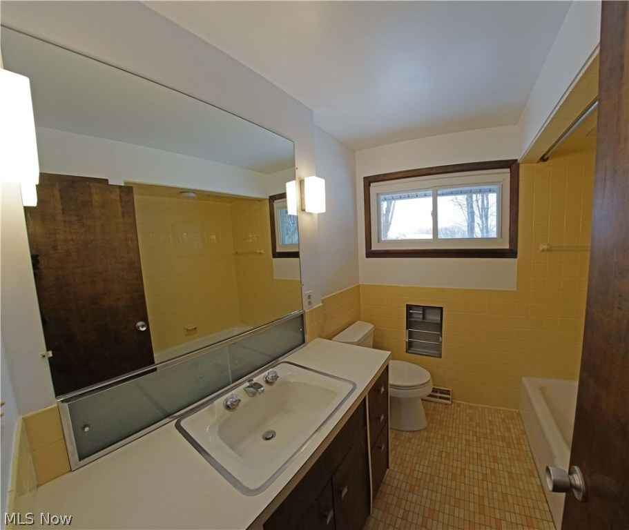 Meander Lake - Residential Lease