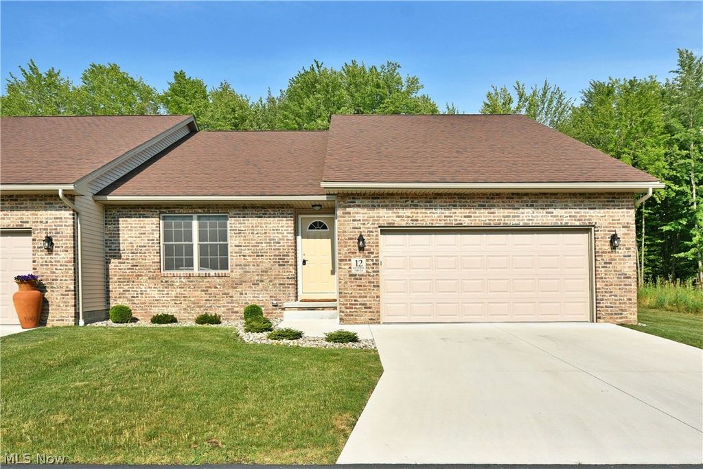 Photo of 12 Bayview Circle, Cortland, OH 44410 (MLS # 5203627)