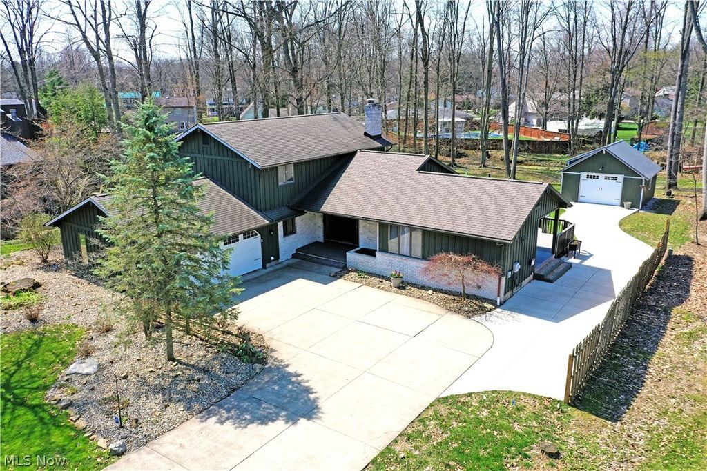 Photo of 525 Sycamore Trail, Cortland, OH 44410 (MLS # 5202114)