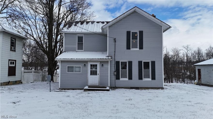 3-Bedroom Home on Over 3 Acres in Mapleton School District!

This 3-bedroom, 1-bath two-story home sits on over 3 acres, offering space and potential in Mapleton School District. The layout includes a possible 4th bedroom on the main floor, providing flexible living options.

The property also features a large outbuilding/garage, ideal for storage, equipment, or workshop use.

Being sold as-is, CASH only, this property presents an opportunity for those looking to add value in a rural setting.

PLEASE ALLOW 48 HOURS for response to any offers