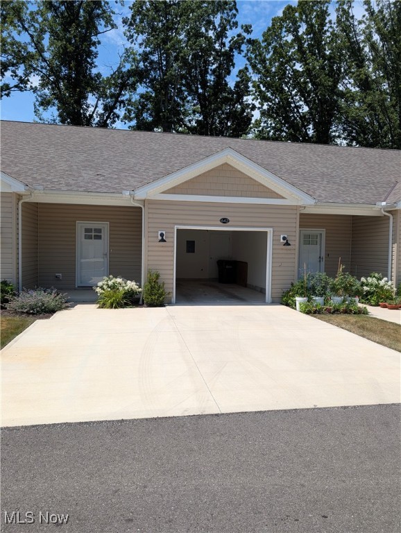 Welcome to the charming Treadway Ponds in Sheffield Lake, OH! This delightful First floor living 2 bedroom 1 bath home is perfect for those seeking a cozy and convenient living space. This home offers all the essentials you need. Take advantage of the walking paths surrounding the community, perfect for a leisurely stroll or a morning jog. The excellent schools in the area ensure a quality education for residents. The Homeowners Association (HOA) takes care of the exterior maintenance, allowing you to enjoy a hassle-free lifestyle. Located in the heart of Sheffield Lake, this home provides a serene and picturesque setting. Don't miss out on this opportunity to experience the tranquility and convenience of Treadway Ponds Cluster Homes.