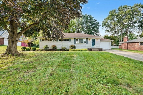 Homes For Sale - 811 Leecrest Street<br/> Massillon, OH 44646