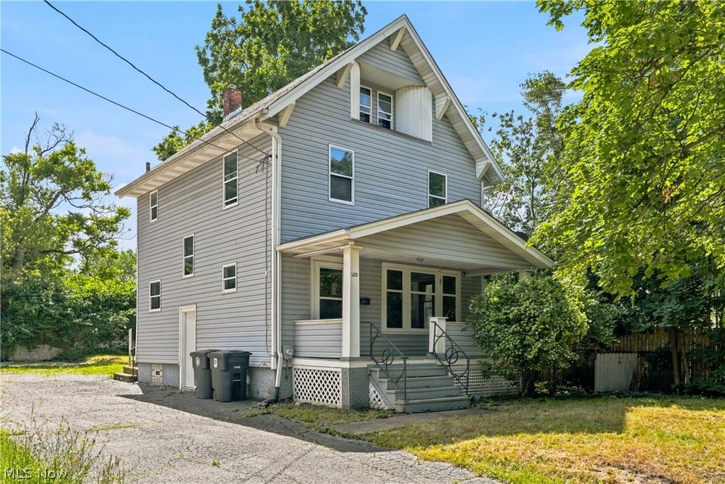 Photo of 1309 Bellows Street, Akron, OH 44301 (MLS # 5220650)