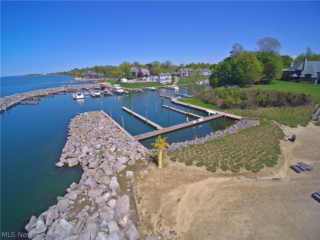 Newport Hanna - Land