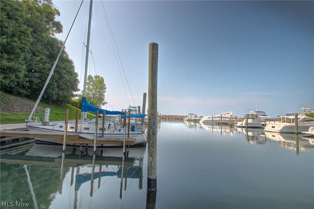 Newport Hanna - Land