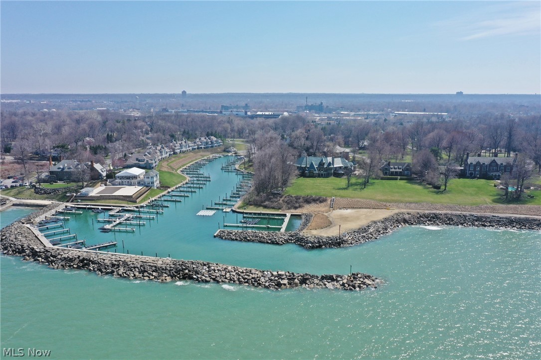 Newport Hanna - Land