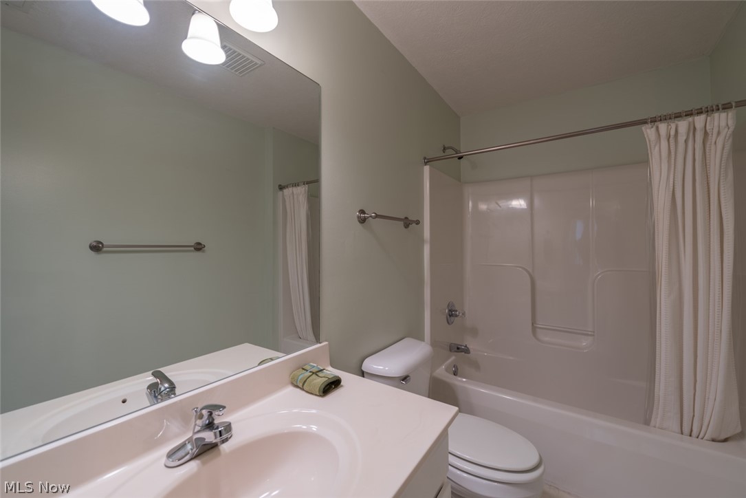 Lenox Square Condo Ph 04 - Residential