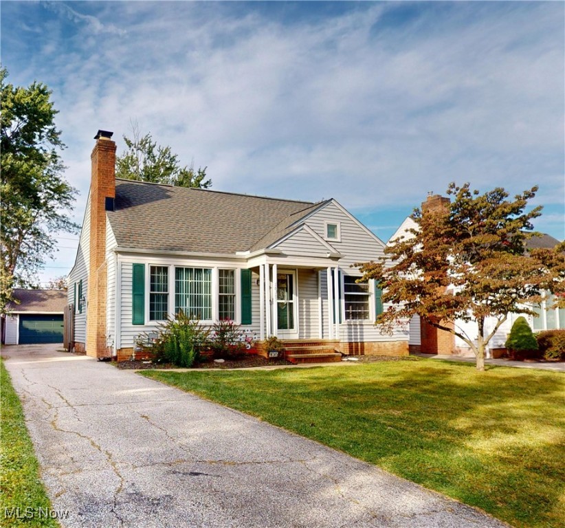 Welcome to 16365 Barriemore Avenue in Middleburg Heights! This well-maintained home offers a perfect blend of comfort, convenience, and modern updates. Featuring a new roof (2020) and a beautifully updated kitchen (2024), it's move-in ready and waiting for its next owner.
Step inside to find spacious living areas and an upstairs bedroom complete with its own ensuite bathroom, ideal for privacy and relaxation. The home's thoughtful updates and care throughout the years make it truly stand out.
Outside, enjoy being just moments away from the Metroparks, perfect for walking, biking, and outdoor adventures. You'll also appreciate the easy access to shopping, dining, and major highways, including I-71, I-480, and I-80, which makes commuting and daily errands a breeze.
Don't miss the opportunity to make this wonderful Middleburg Heights home yours!