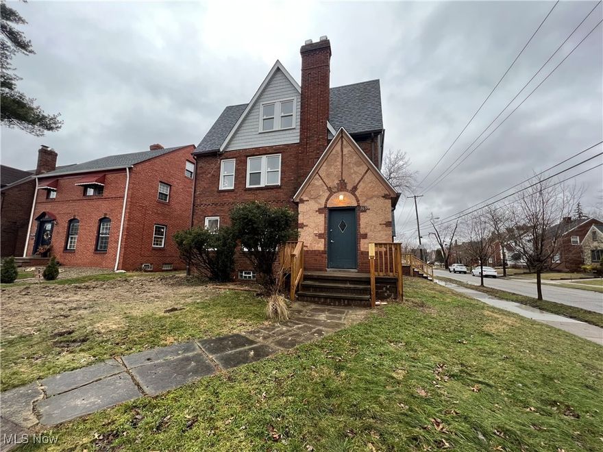 Spacious Renovated Home in Prime University Heights Location!
Welcome to this beautifully updated and generously sized home just minutes from shopping, restaurants, and local colleges. With 6 spacious bedrooms, 2 full bathrooms, 2 separate shower rooms, and a convenient half bath, this home offers flexibility and comfort for large households or those who love to entertain.

Enjoy the convenience of an in-suite laundry room, thoughtfully designed for modern living. Whether you're looking for space to grow, work from home, or host guests, this property delivers both function and style in a prime location.

Don’t miss your chance to rent this exceptional University Heights home!