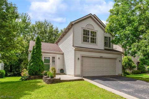 Photo of 1097 Pebble Brook Drive, Columbus, OH 43240 (MLS # 5239049)