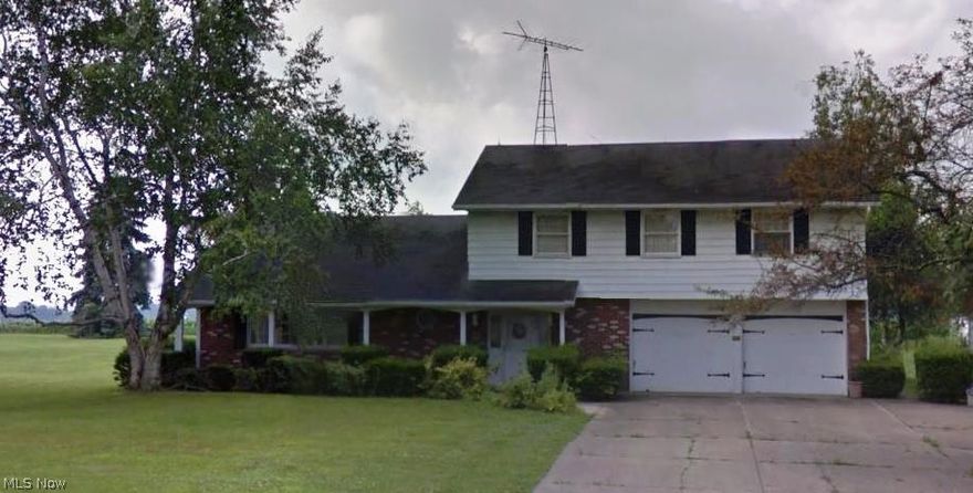 5 parcel sale.  Wonderful view of open farm fields.  Numerous hardwood floors throughout.  Fireplace, large rooms, first floor laundry, large walk in attic, walk out basement.
Centrally located to Wadsworth, Rittman, Seville.  Major highway access close by.

Sold "AS IS" - In estate.