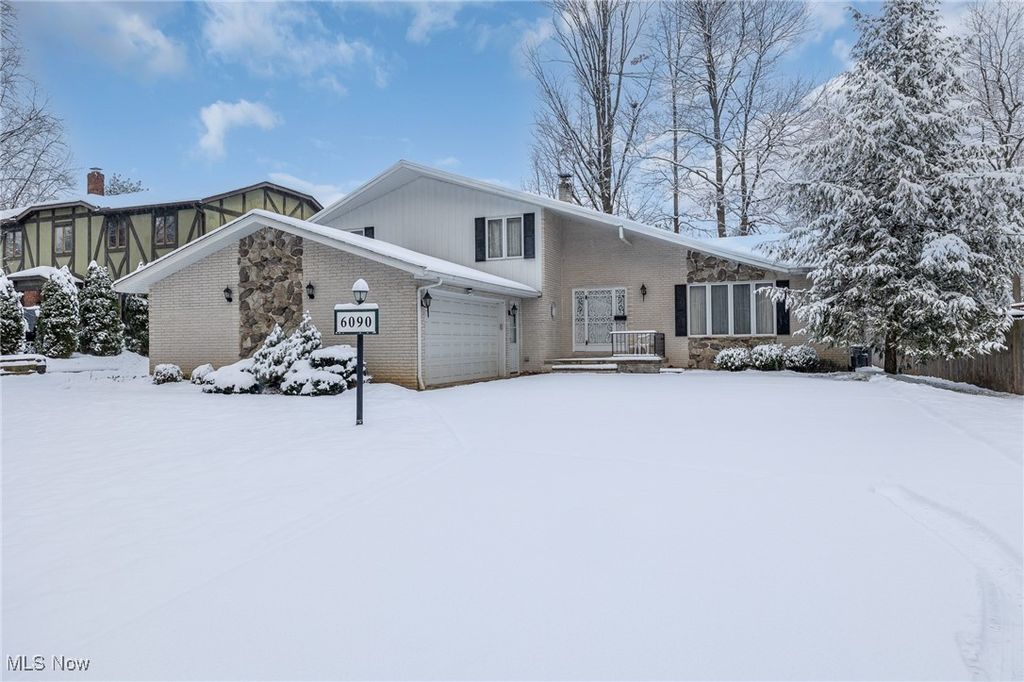 Photo of 6090 Big Creek Parkway, Parma Heights, OH 44130 (MLS # 5175210)