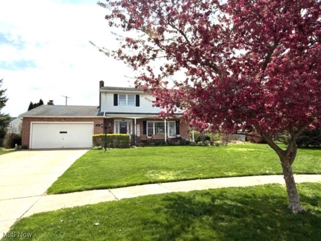 Photo of 1026 Joy Oval, Seven Hills, OH 44131 (MLS # 5185444)