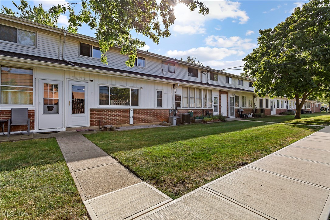 Country Club Condo - Residential