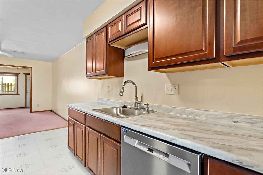 Country Club Condo - Residential