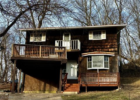 Homes For Sale - 2526 Valley View Drive<br/> Belpre, OH 45714