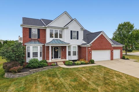 Homes For Sale - 401 Norwich Drive<br/> Broadview Heights, OH 44147