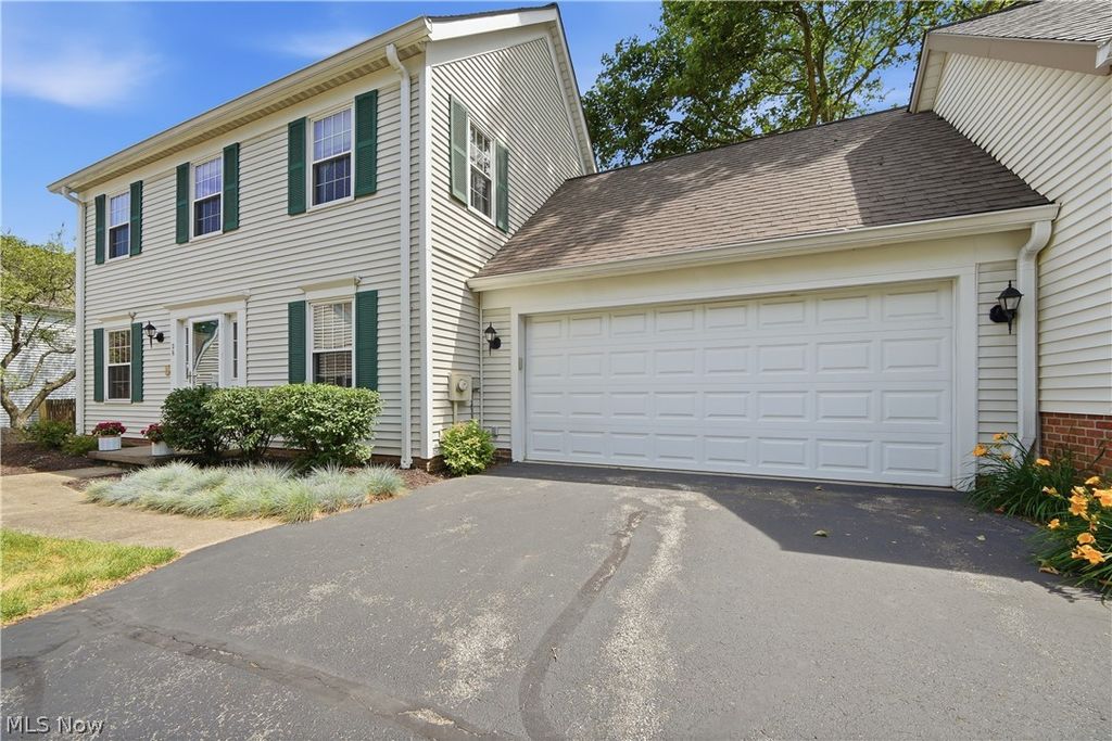 Photo of 26 Hudson Common Drive, Hudson, OH 44236 (MLS # 5218519)